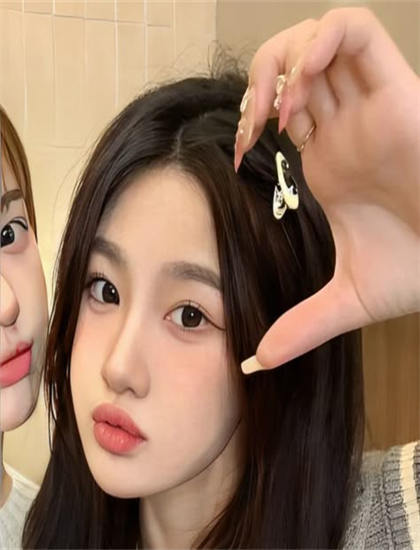 黑色电影的文化研究：《看见星电影》中的灯光的布光艺术与情绪烘托 揭示电影的文化价值与意义